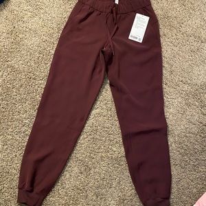 Lululemon on the fly jogger
